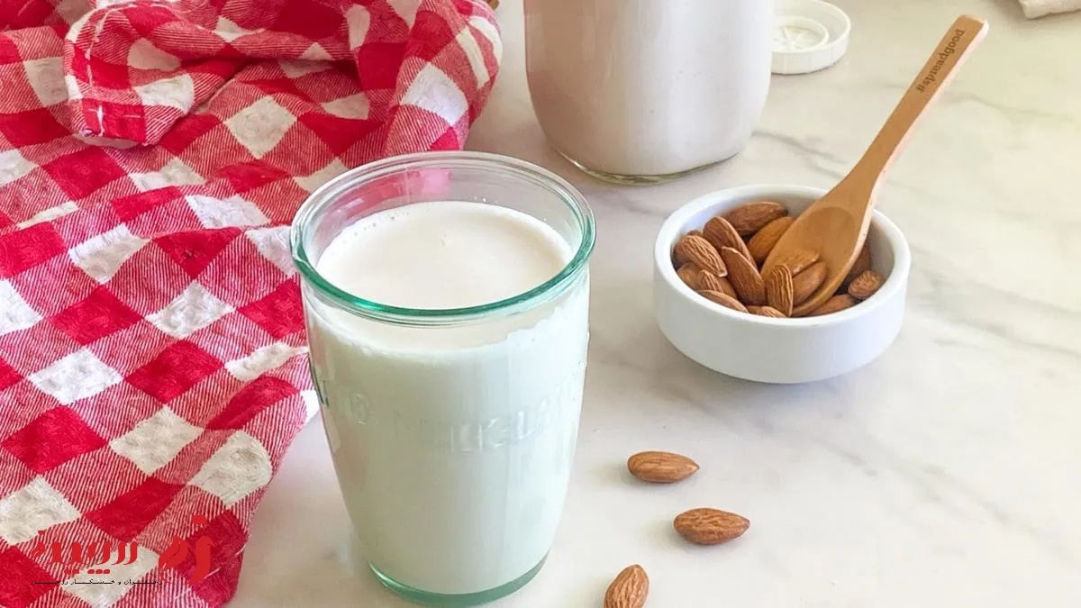 طرز تهیه شیر بادام خانگی