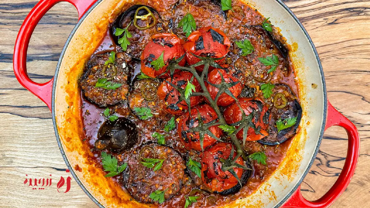 خوراک بادمجان و گوجه‌فرنگی