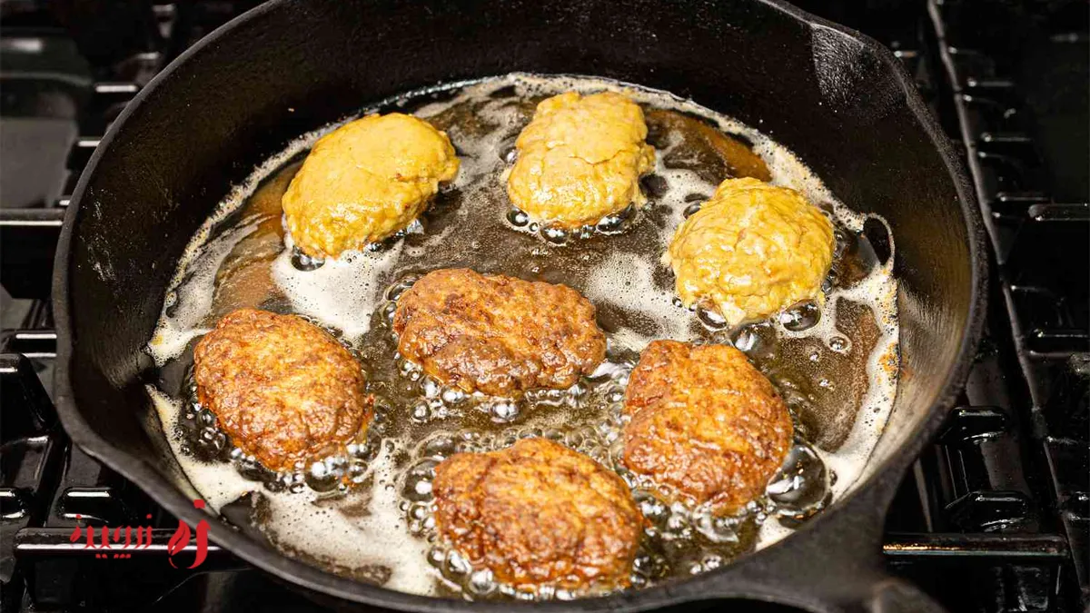 سرخ کردن کتلت گوشت 